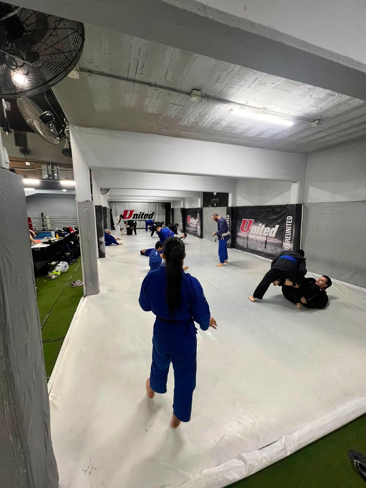 Entrenamiento de Jiu-Jitsu en el tatami de United