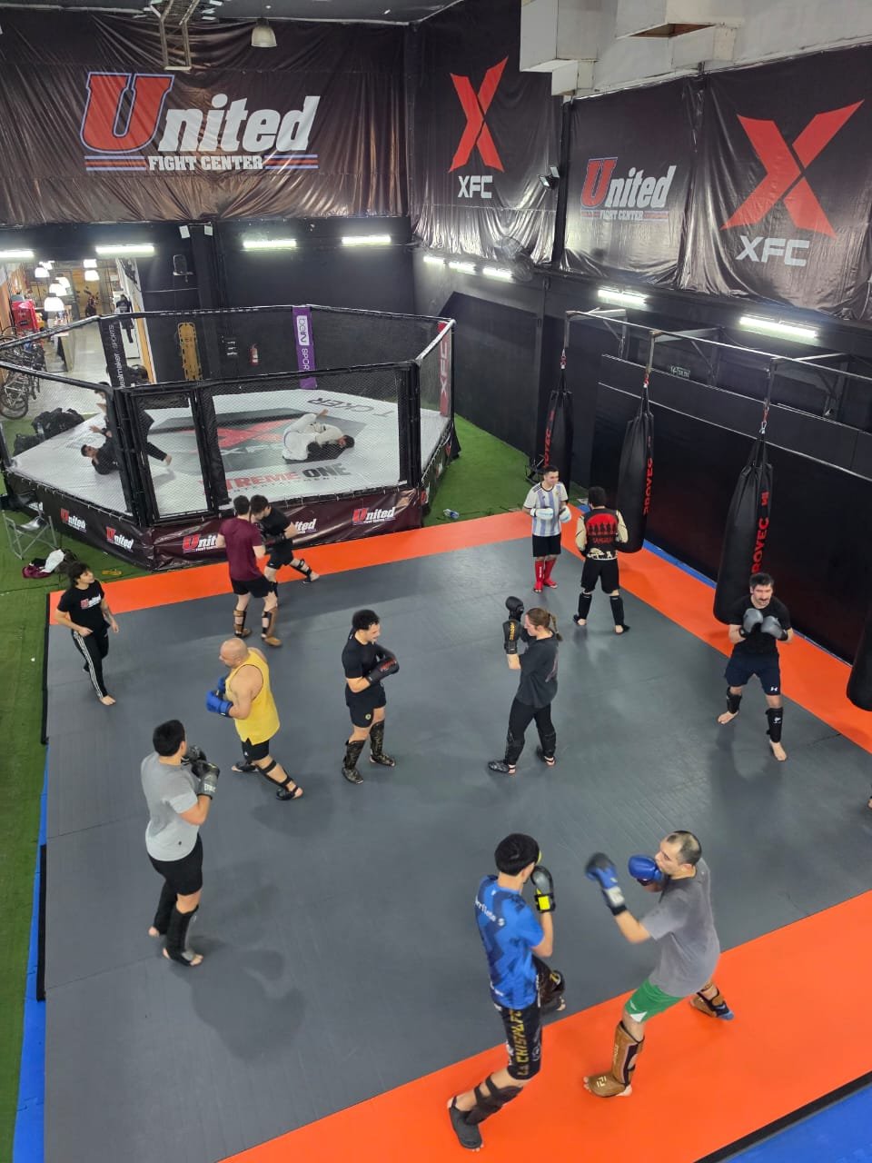 Entrenamiento de golpeo en United Fight Center