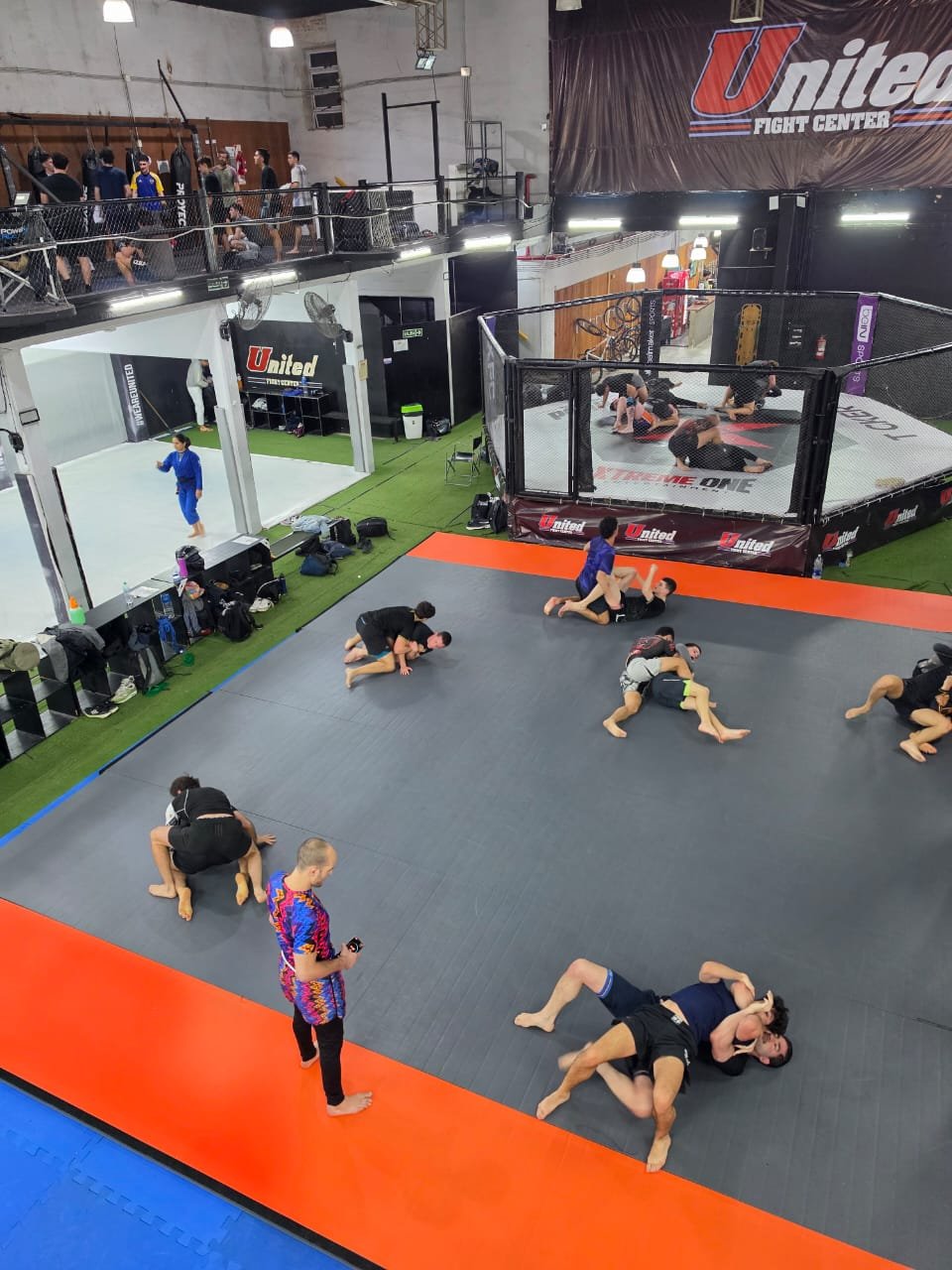 Entrenamiento de lucha sin kimono en United Fight Center